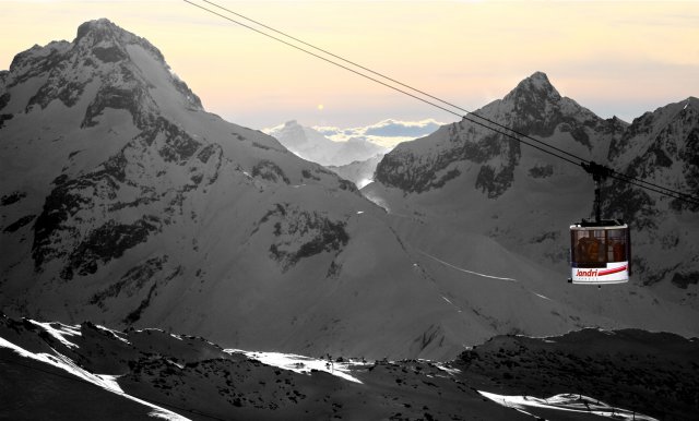 L2A is the highest resort in the Alps. The summer ski season attracts camps, racers, and snow-starved skiers. Credit: L2A Promotion