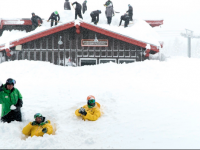 Mammoth Mountain extended the season after 16 FEET of snow in March. Credit: Unofficial Networks